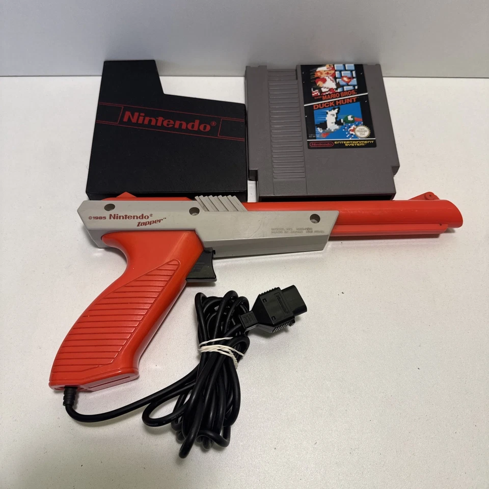 Nintendo Entertainment System NES Zapper Light Gun & Mario Bros/ Duck Hunt Game - Image 3 of 3
