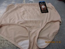 Bali Shaping Brief Panties Womens XL Beige Light Control Tummy Solutions DFX372
