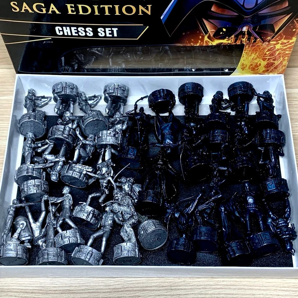 Star Wars Saga Edition Chess Set Parker Brothers Complete Figures & Box Wear SEE - Image 4 of 4