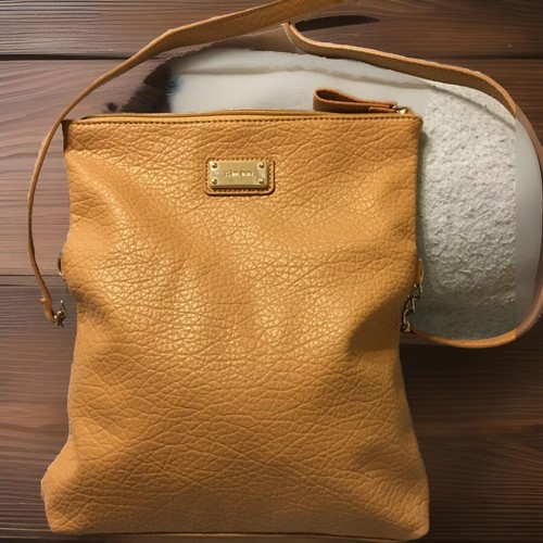 Bolso bandolera para mujer Nine West con textura de cocodrilo expandible talla M castaño - Imagen 3 de 12