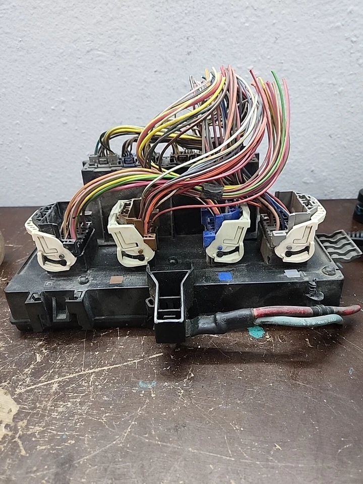 Camión Dodge Ram 1500 caja de fusibles punta módulo de alimentación integrado 2006 OEM Foto 3 de 4