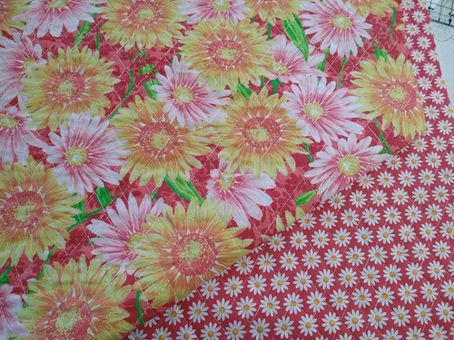 Daisy Floral Pre-quilted Double Sided fabric BTHY 18 x 44" Pink Yellow Orange - Picture 1 of 4