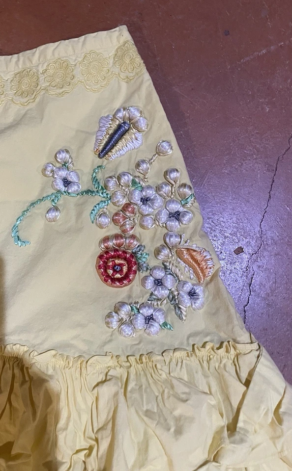 Lithe~Falda Amarilla con Volantes~Talla 6 Algodón Detallado Seda Bordado Crochet India Foto 2 de 4