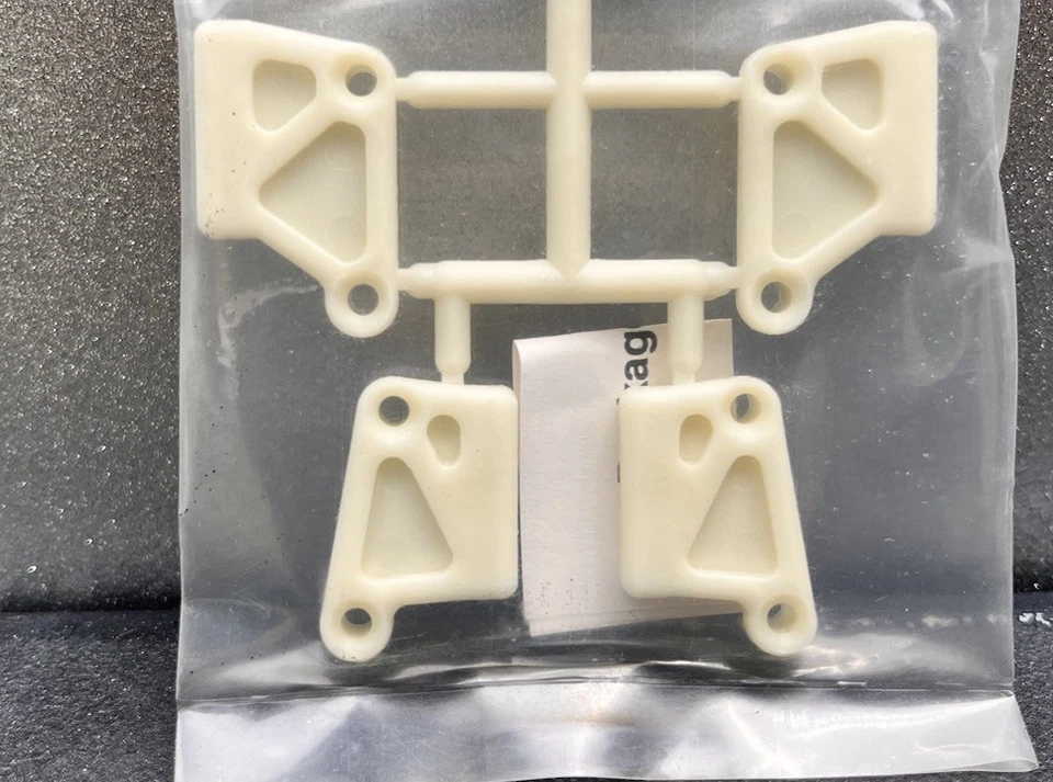 Team Associated RC10L3 1:10 Upper Suspension Mounts #8407 BRAND NEW WHITE - Image 3 of 4