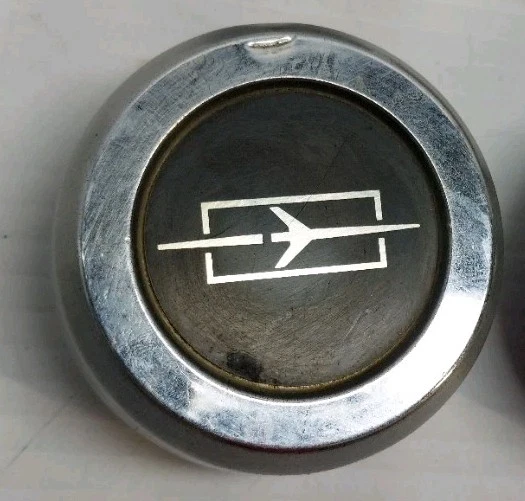 JUEGO DE 4 TAPAS CENTRALES DE RUEDA DE RALLY OLDSMOBILE CALAIS 14" OEM USADAS VINTAGE #14084127 Foto 4 de 4