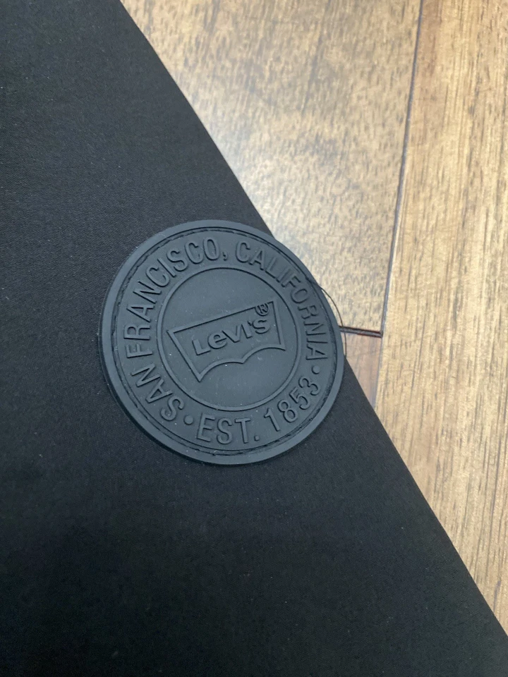 Chaqueta Levi's Para Hombre Softshell Sherpa Forrada Capucha Bolsillos Negra Camionero Pequeña Foto 2 de 4