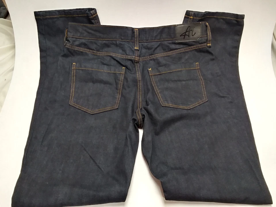 Ai/Authentic Icon: Jeans de enjuague/lavado de resina índigo para hombre con costuras doradas en la parte superior Foto 4 de 4