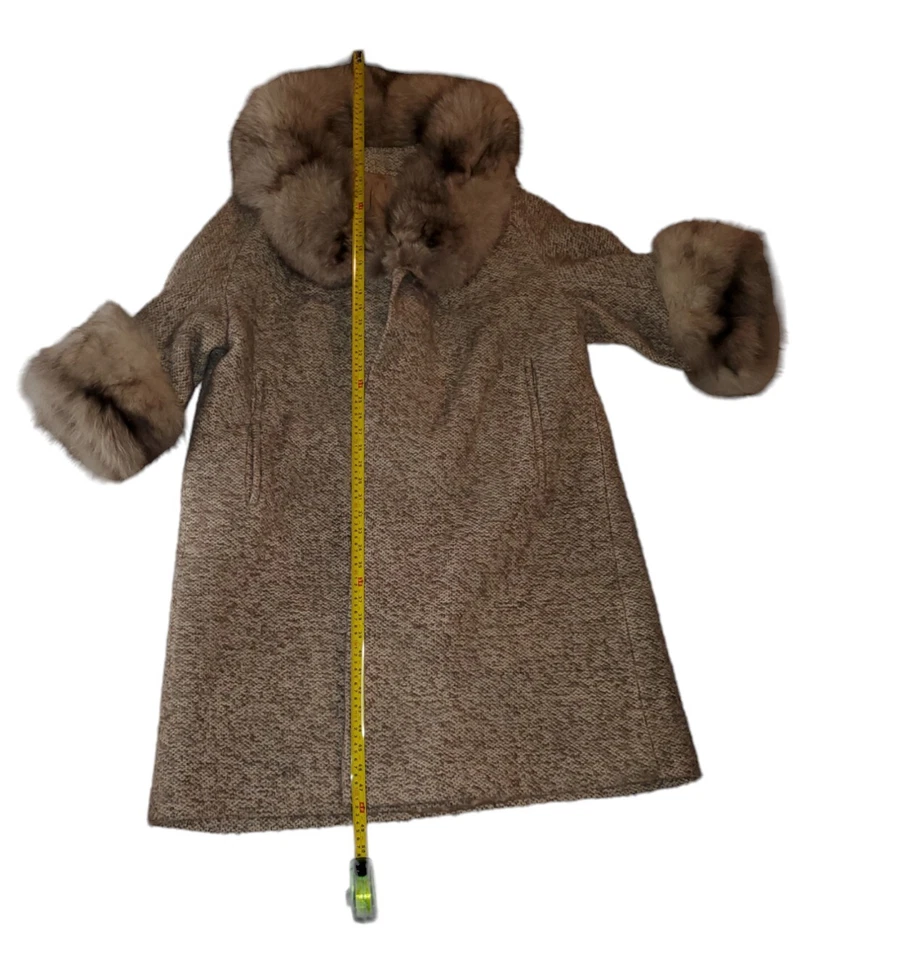 Abrigo de tweed vintage para mujer Sandpiper con cuello de piel de zorro azul con cinturón Foto 4 de 4