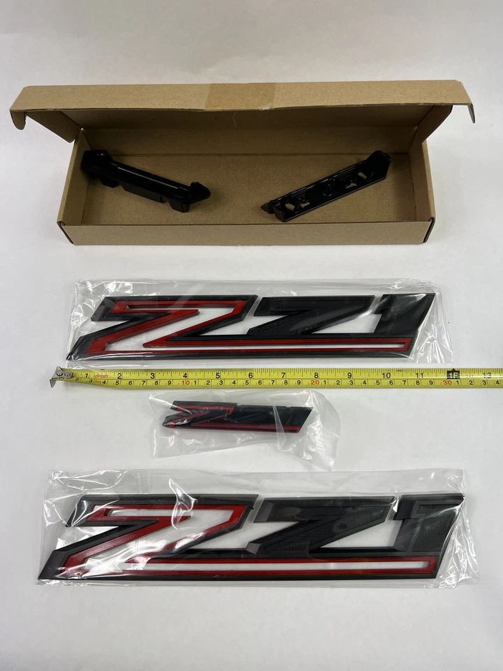 Chevrolet Silverado Z71 2019-23 nueva generación 3 piezas 1x parrilla 2x guardabarros emblema 3D negro/rojo Foto 2 de 4
