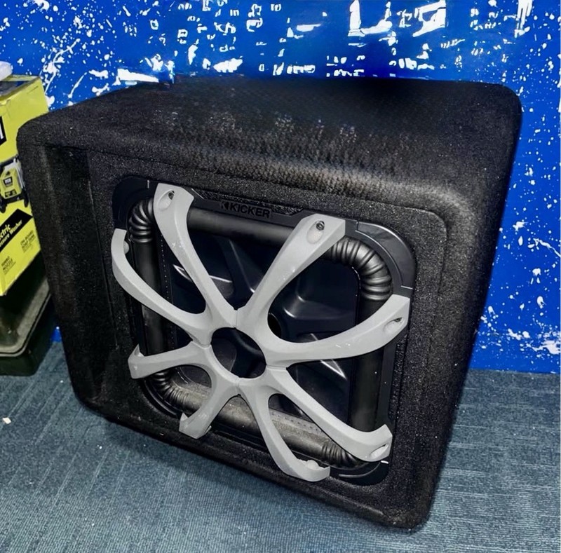 KICKER VL7S122 L7S 12" Subwoofer 2  Ohm in Kicker Vented Enclosure  with Grille