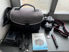 Canon EOS 600D 18MP Full HD DSLR + Kit Obiettivo Bilstabilizzato e Confezione Accessori