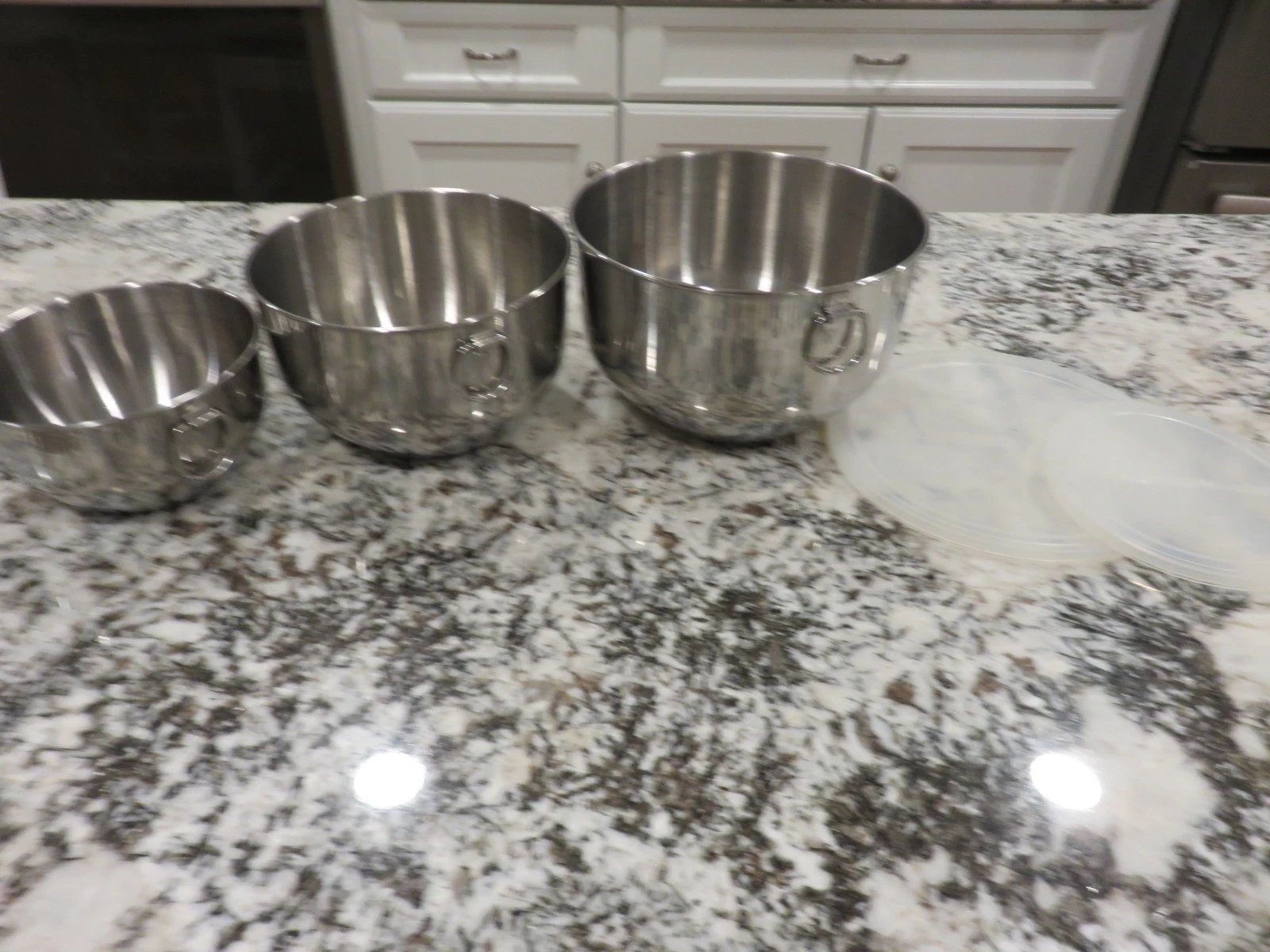 VTG Set/3 Farberware Stainless Nesting Mixing Batter Bowls 2 Thumb Ring w2 Lids
Opens in a new windo