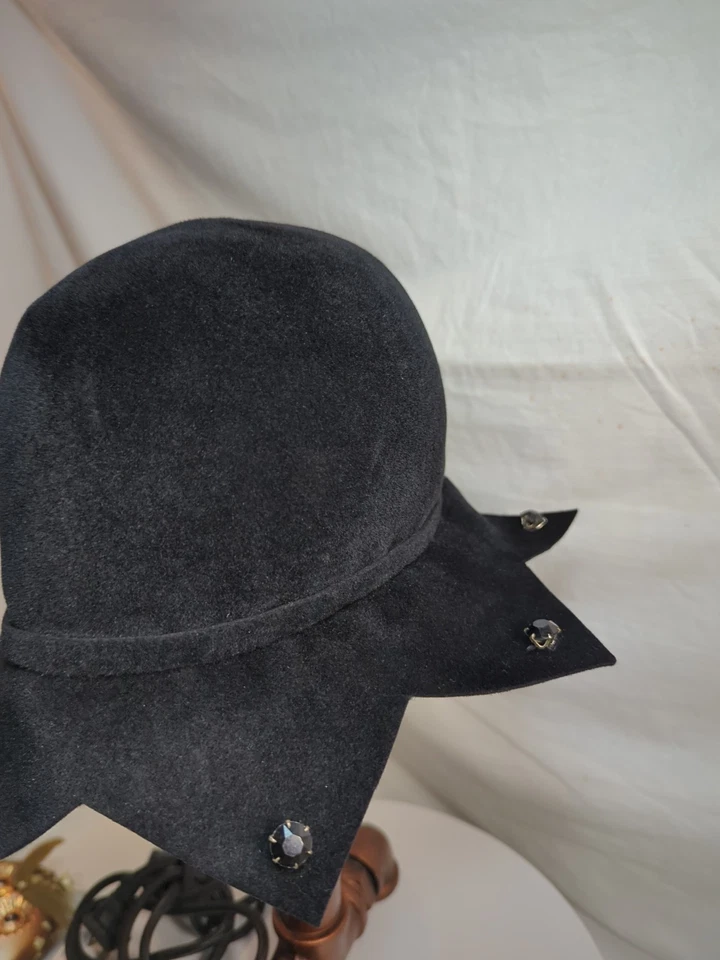 Vintage Black Glamour Felts Wool Cloche Flapper Hat Beading & Scalloped Brim - Image 2 of 4
