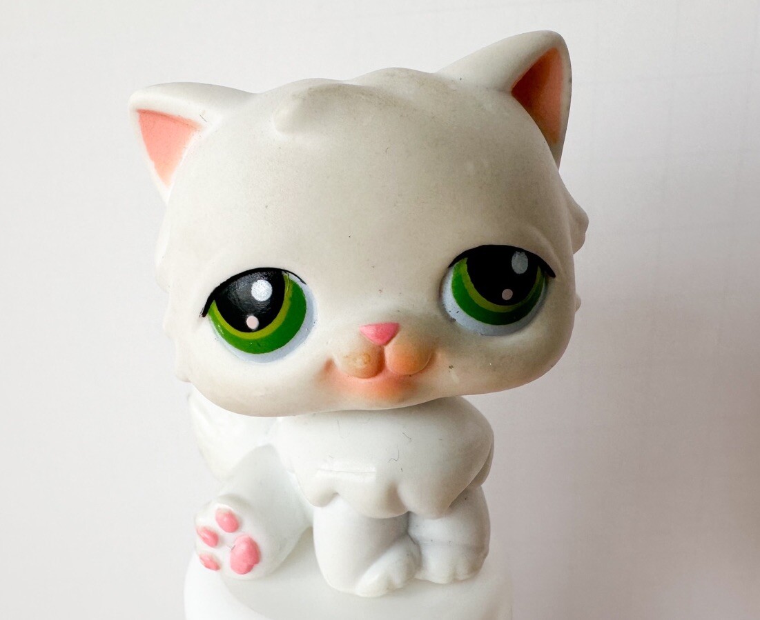 LPS Littlest Pet Shop 15 Persian Cat Longhair White Green Eyes 2004  Authentic