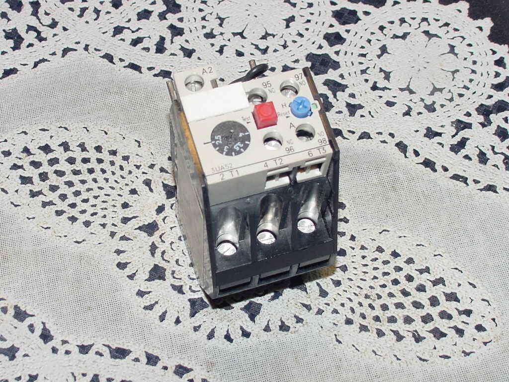 Siemens 3UA5200-1E, Overload Relay 2.5-4 Amp 600 Volts, Used!