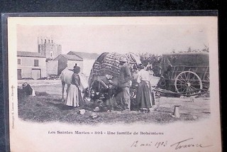 Old postcard Les SAINTES MARIES de la MER A family of Bohemians