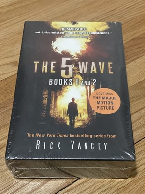 The 5th Wave; Book 1 & 2 - paperback, Rick Yancey, 1101999985 New And Sealed