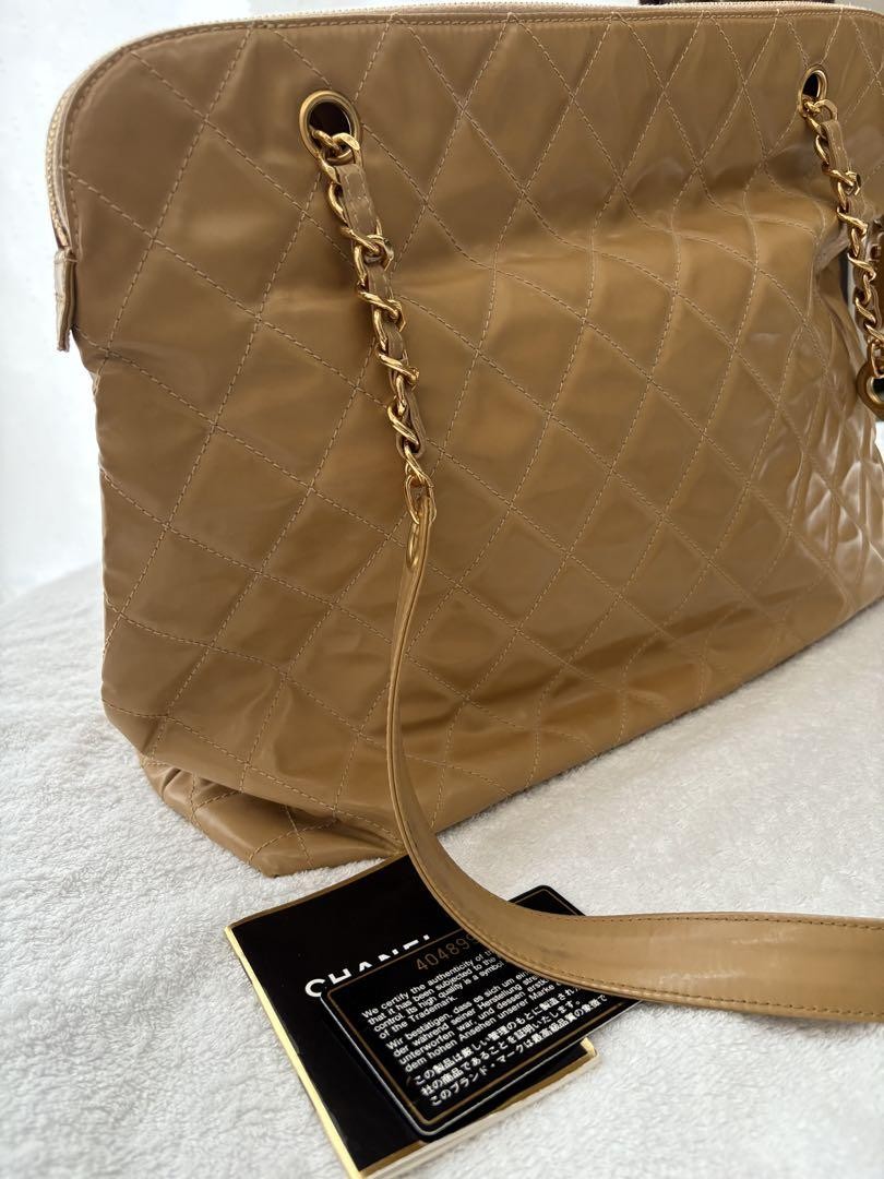 CHANEL beige matelassé shoulder bag with guarantee card PG088X