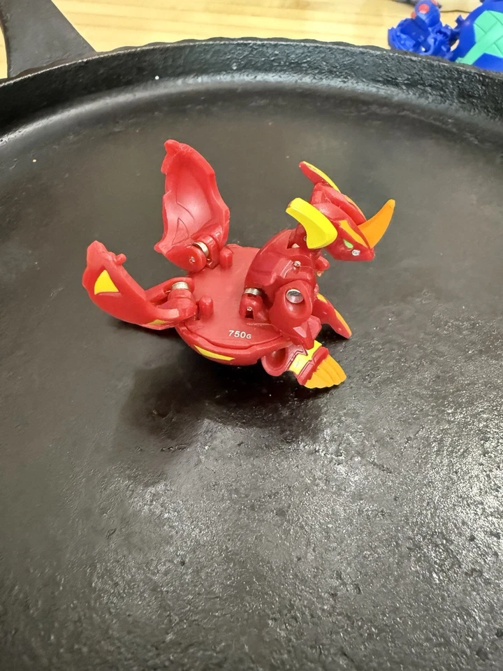 Bakugan Helix Dragonoid Red Pyrus DNA Gundalian Invaders 750G - Imagem 4 de 4