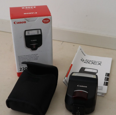 Canon Speedlite Flash 220EX 220EX E-TTL Für Canon EOS Mit Tasche Und Karton