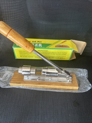 Duke's Easy Pecan and Nut Cracker Model 0100 Steel & Wood Handle Brand New