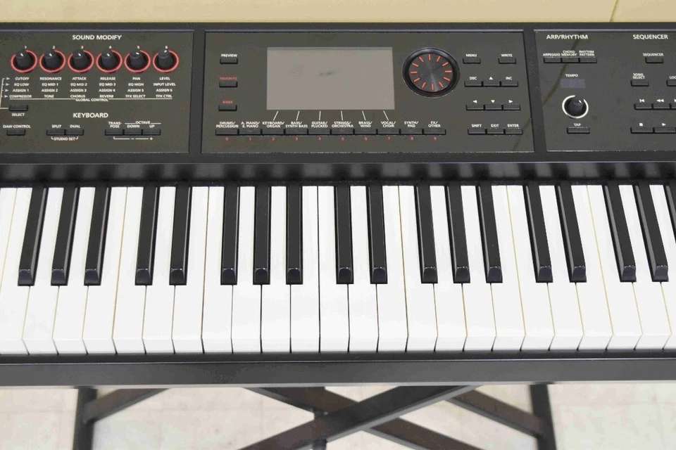 ROLAND FA 08 88 key keyboard synthesizer - Image 4 of 4