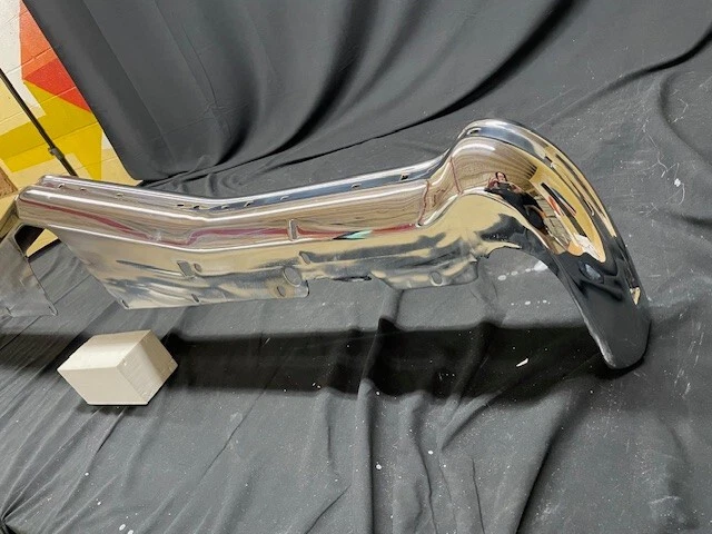 1973 Pontiac Grand Prix para-choque dianteiro com furos para STRIP-OEM REPLICADO - Imagem 4 de 4