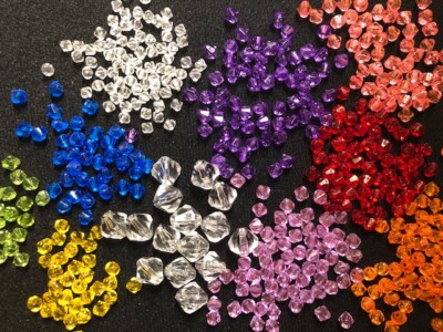 *SALE*Acryl-Diamanten, 2080 Stück sortiert in 3,5 mm/5 mm/10 mm, Bohrung 1 mm 