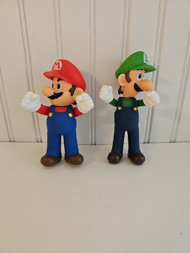 Lot (2) 2009 Nintendo 5" Super Mario and Luigi Vinyl Figures - Picture 7 of 7