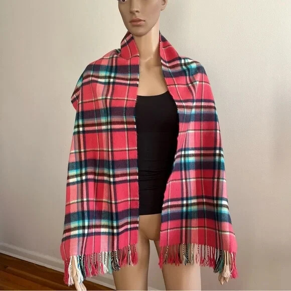 100% Cashmere Made in Scotland Classic Plaid Print Scarf
