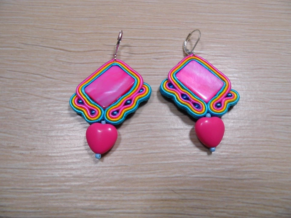 Kleine rosa Ohrringe, hergestellt in Soutache-Technik, handgenäht. - Bild 4 von 4