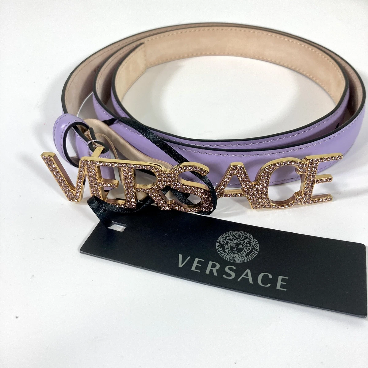 Logo plaque belt