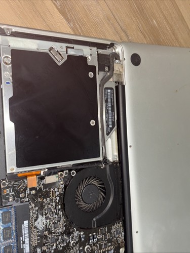 MacBook Pro 17 pouces modèle A1297 mi 2009 pour pièces/réparation. Livraison gratuite. - Photo 16/17