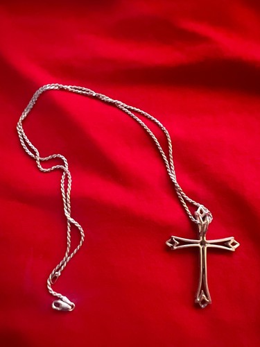 White Gold cross necklace with .36ct diamond mounted in center! BEAUTIFUL! - Picture 4 of 8