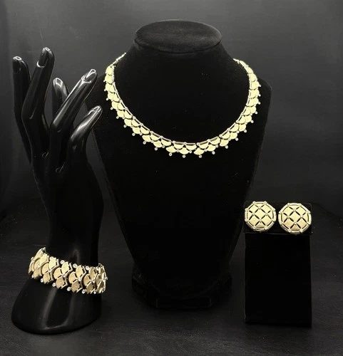 Vintage TRIFARI Scalloped Brushed Gold Tone Rhinestone Jewelry Set