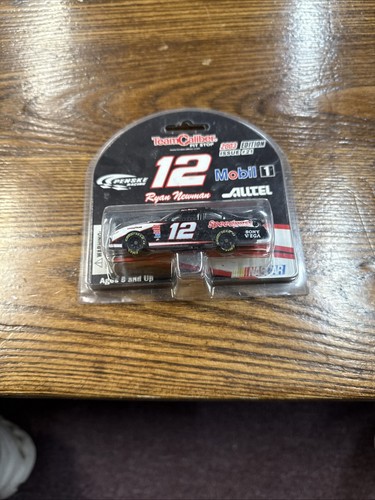 #12 Ryan Newman Alltel Dodge R/T Team Caliber Pit Stop Diecast 1/64 Scale - Picture 1 of 1