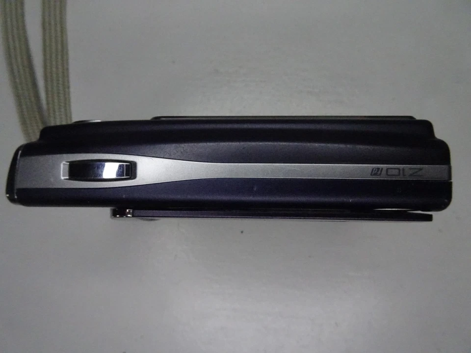 Fujifilm FinePix Z Series Z10fd 7.2MP Camera - Midnight black & Accessories - Image 3 of 4