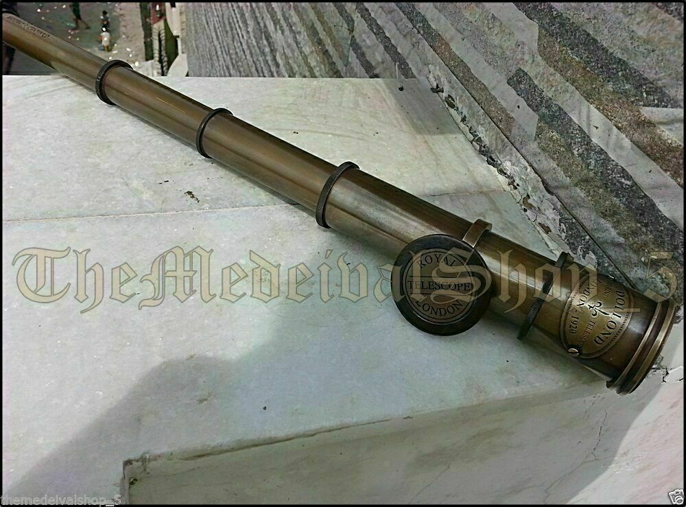 Messing Telescoop Op Een Kaart Stock Afbeelding - Image of piraat, reis