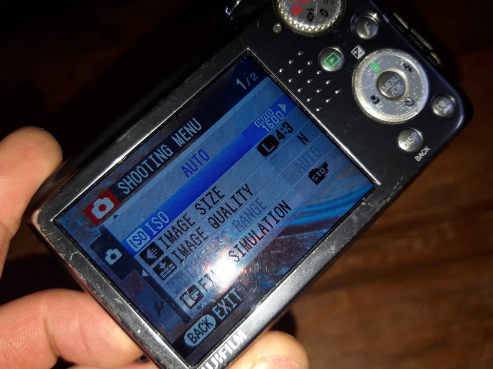 Fujifilm FinePix F70 EXR, photo 4 of 5