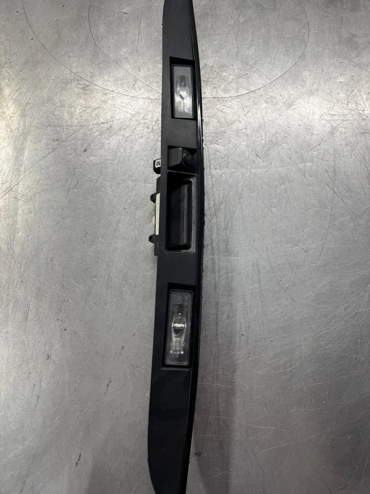 Infinity QX30 2017 puerta trasera hatchback moldura con cámara OEM 2218702410 Foto 3 de 4