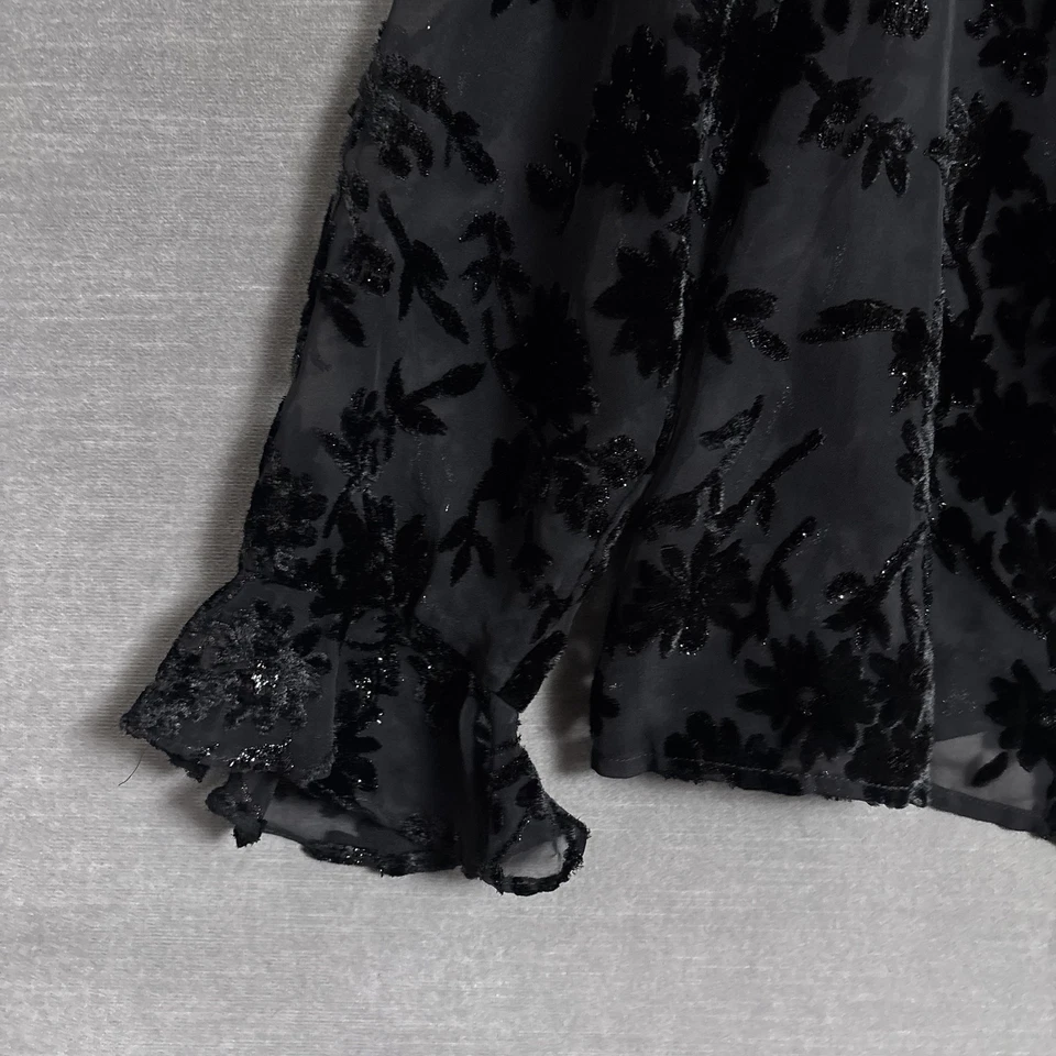 Blusa Virgo 22 Negra Floral Terciopelo Transparente Burnout Botón Volantes Cachicho Foto 3 de 4