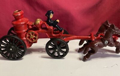 CAST IRON 2 PIECE HORSE DRAWN ANTIQUE FIRE ENGINE (app 8  L X 2  W)
