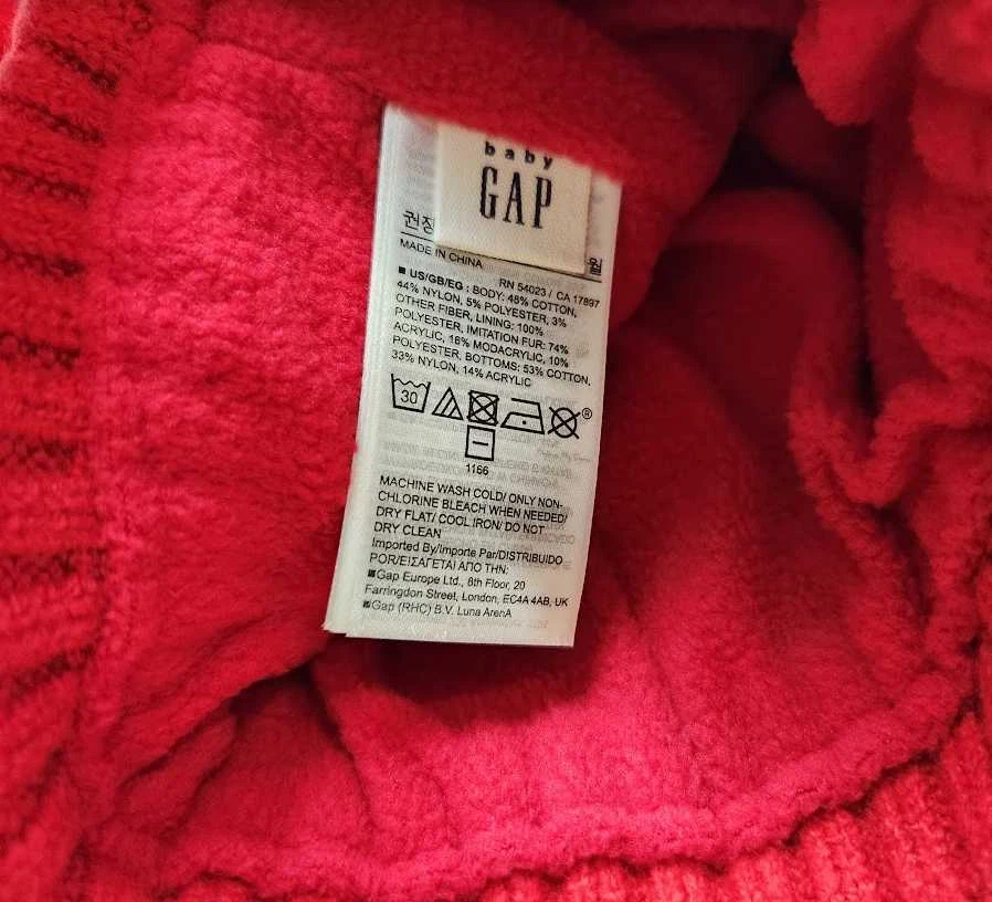 New toddler girl's XS/S Baby Gap Cashsoft red heart pom-pom beanie mittens set - Image 4 of 4
