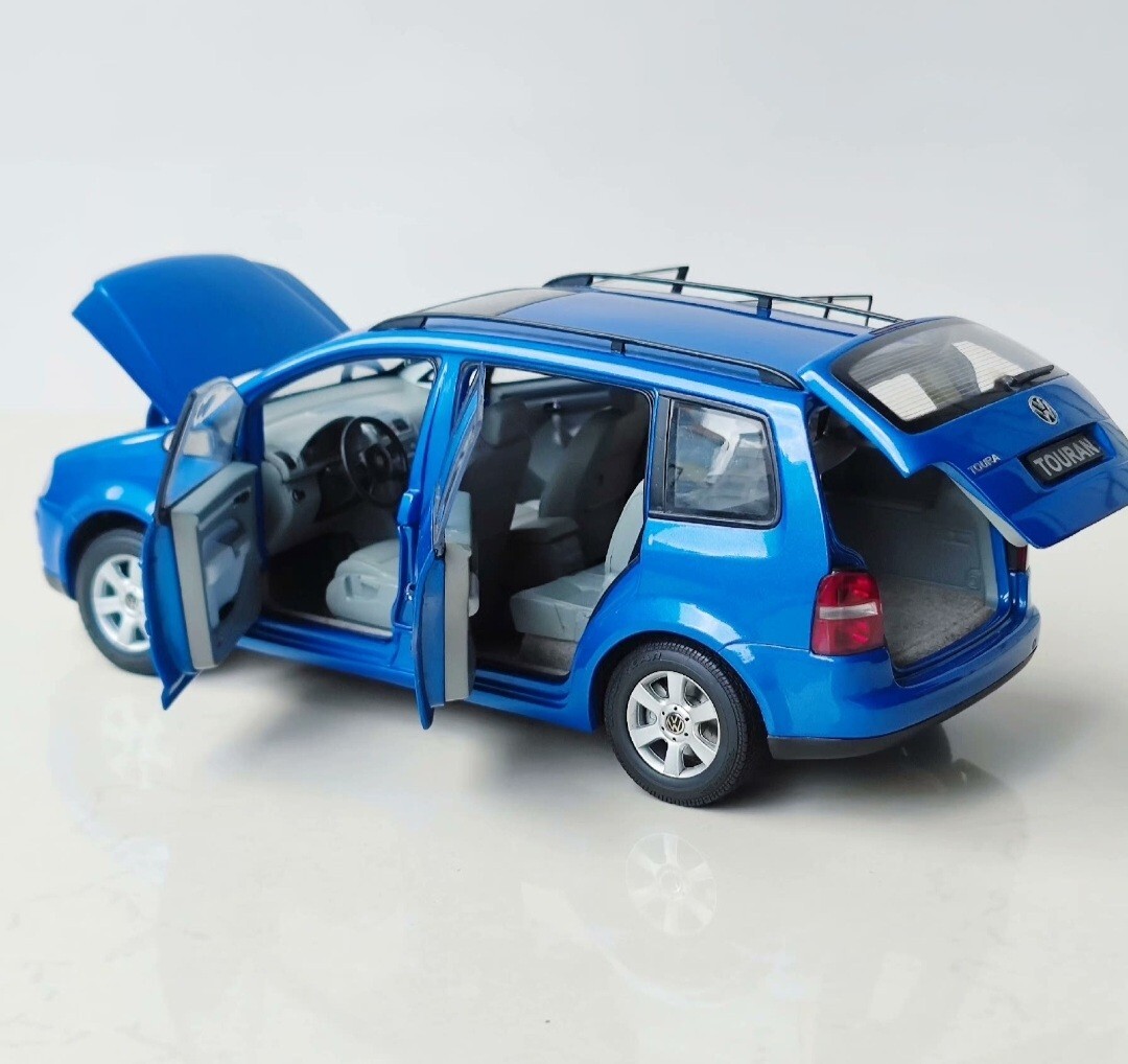 1/18 Volkswagen Touran 2006 Shanghai VW Dealer Diecast model