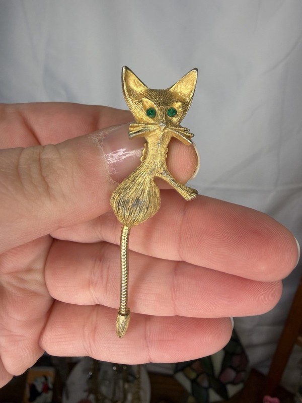 Gold Tone Cat with Green Rhinestone Eyes Brooch
