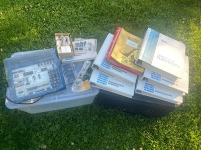 Heathkit ET-3400A Microprocessor Trainer w/ Manuals Courses Binders & Extras