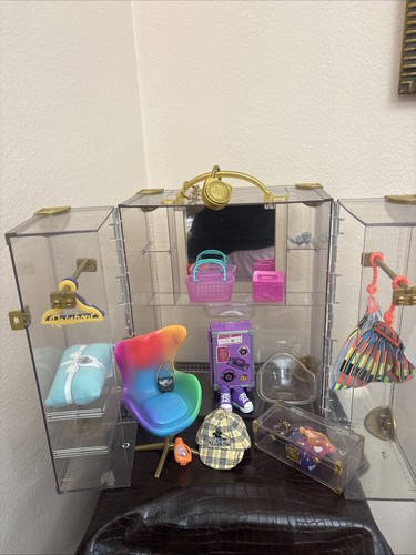 Rainbow High Deluxe Fashion Schrank mit zufälligen Accessoires