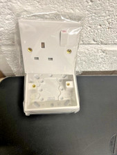 240v/ac single switch socket & back box