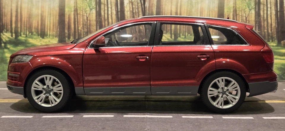 1:18 KYOSHO 2009 AUDI Q7 GARNET RED DIECAST MODEL - Image 3 of 4