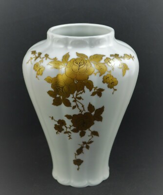 KPM ROYAL HANDARBEIT BAVARIA GERMANY VASE WHITE GOLD FLORAL